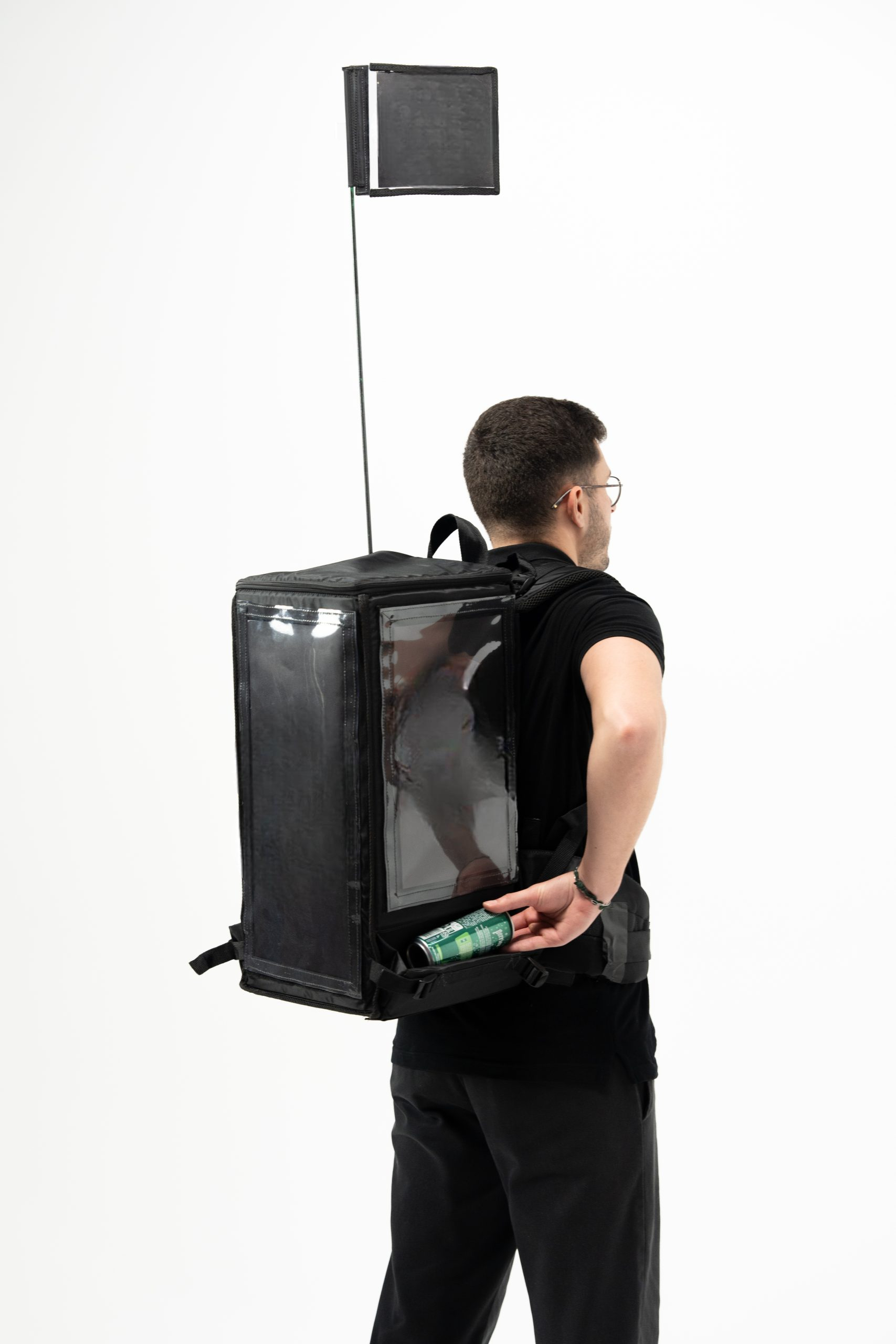 Back view of the Soft Bag with promotional flag, ideal for mobile drink distribution at events.